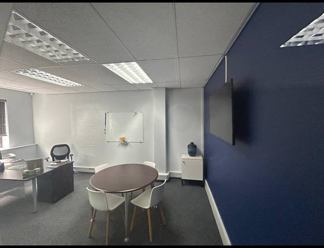 881M² OFFICE TO LET IN NEWLANDS